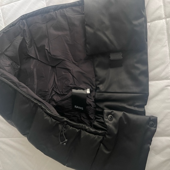 RAINS adjustable puffer hood Black - Picture 7 of 11